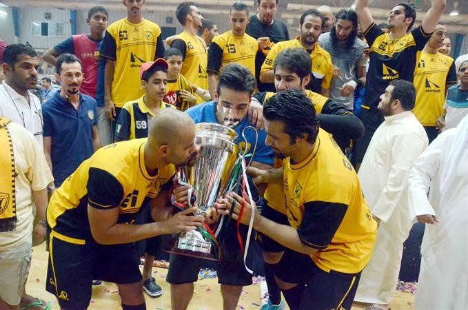 فرحة نجوم القادسية بكاس الاتحاد ﻿