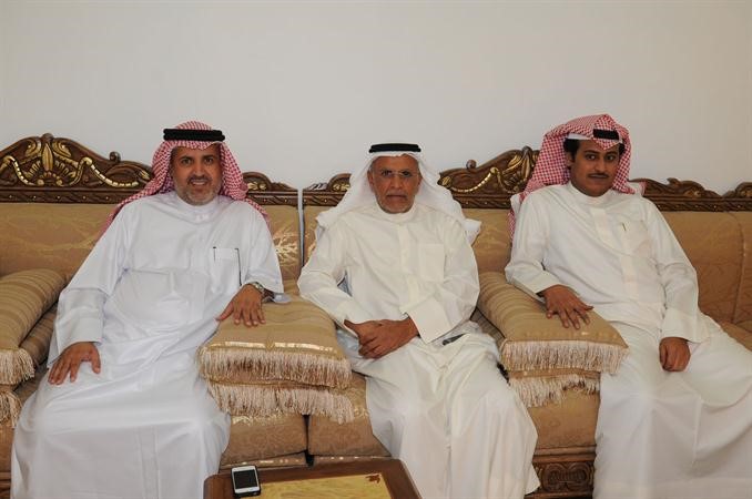 النائب البحريني عبدالله بن حويل مع النائب السابق محمد الخليفة ومحمد البصيص قاسم باشا
