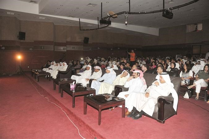  عميد المعهد دفهد السليم يتقدم الحضور ﻿
