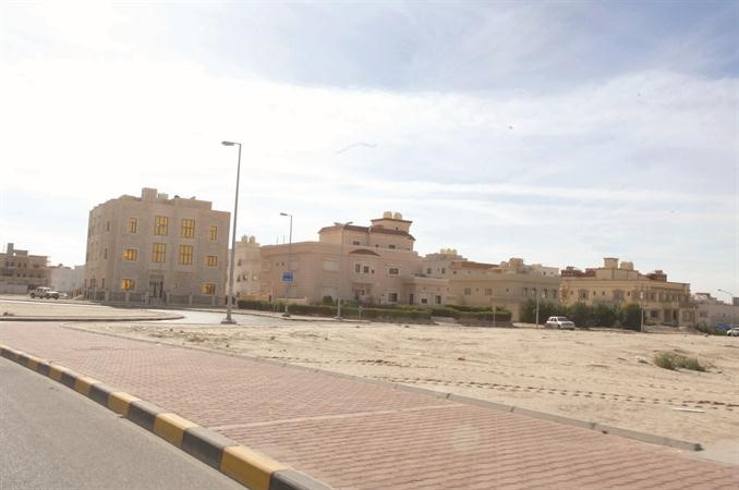  احدى الساحات الترابية في منطقة اشبيلية﻿