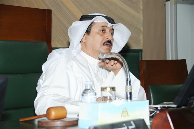 مزيد العازمي خلال ترؤسه الجلسة فريال حماد
