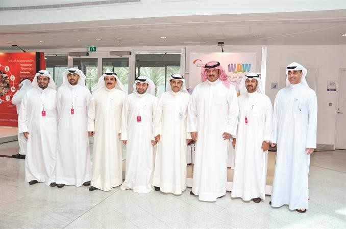 لقطة جماعية ويبدو الشيخ طلال الخالد﻿