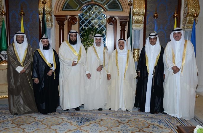 صاحب السمو الامير الشيخ صباح الاحمد اثناء استقباله رئيس مجلس الامة علي الراشد والنواب محمد البراك ومبارك الخرينج وحماد الدوسري وسعود الحريجي وفيصل الدويسان