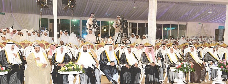 صاحب السمو الامير الشيخ صباح الاحمد وسمو ولي العهد الشيخ نواف الاحمد وعلي الراشد والشيخ فيصل السعود والشيخ مشعل الاحمد وسمو رئيس الوزراء الشيخ جابر المبارك والشيخ محمد الخالد وعباس مناور ومحمد المسيلم خلال الحفل