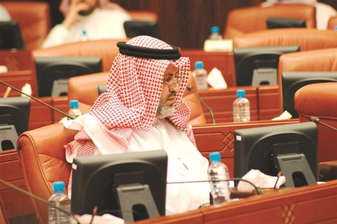 بن حويل خلال احدى جلسات مجلس النواب البحريني﻿