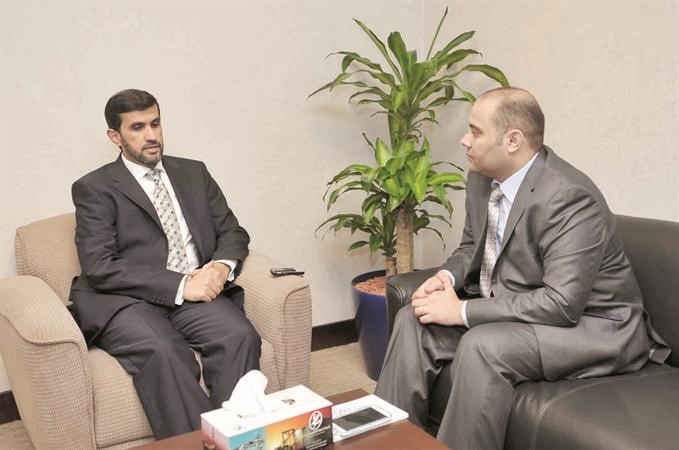 محمد خليفة العبدالجليل متحدثا للزميل احمد مغربي اسامة ابو عطية 