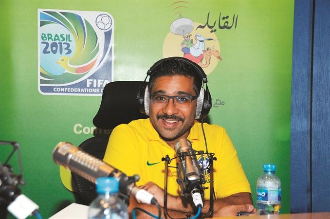 المذيع المتميز مايك مبلتع برازيلي الهوا والزي