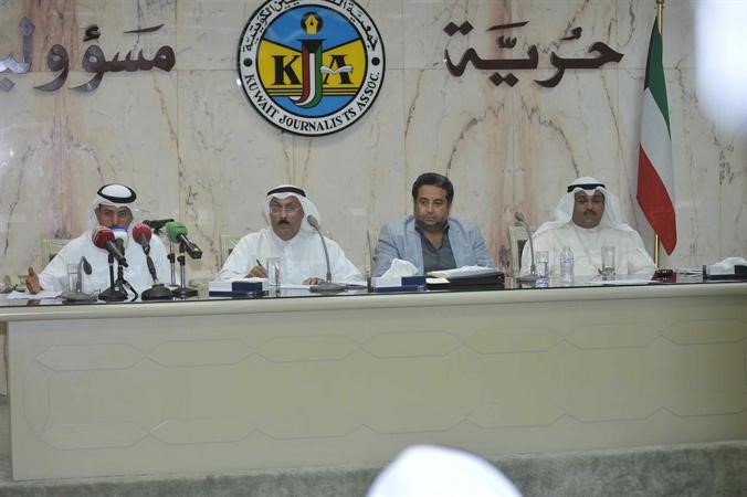 المتحدثون خلال الندوة	اسامة ابو عطية