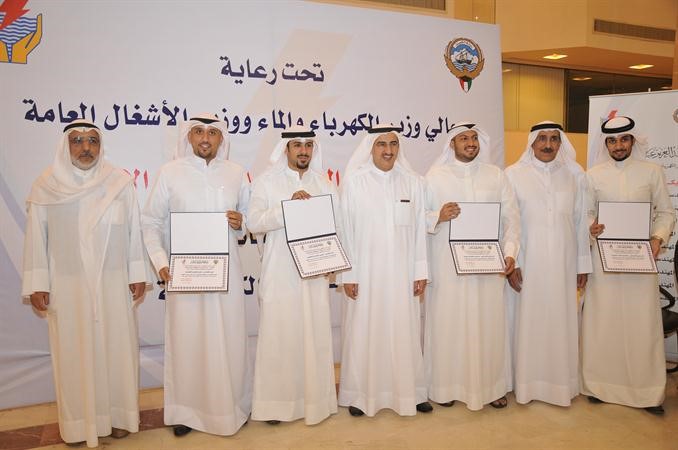معبد العزيز الابراهيم وماحمد الجسار مع المهندسين المكرمين