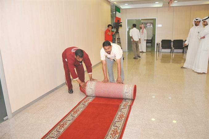 لف السجاد بعد اغلاق باب التسجيل محمد خلوصي