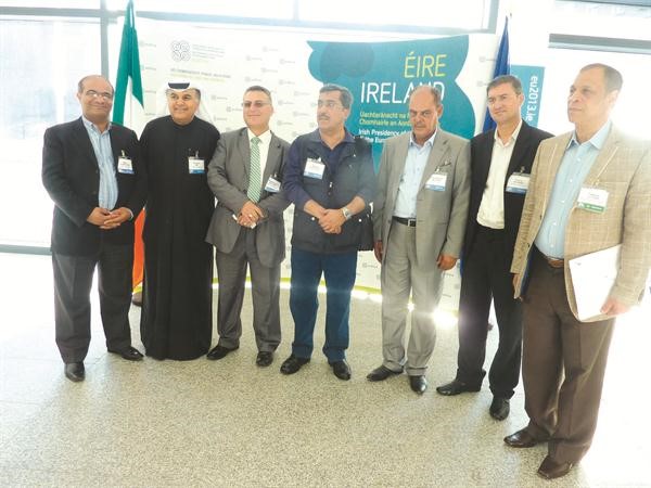 الزميلان عدنان الراشد وحسين عبد الرحمن يتوسطان نقباء العراق وفلسطين والاردن وامين اتحاد الصحافيين العرب حاتم زكريا﻿
