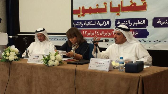 دحسن جوهر ودملك الرشيد ودغازي الرشيدي خلال الندوة