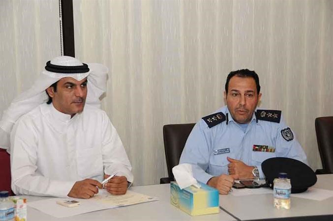العقيد خليل الامير خلال اجتماعه في اتحاد الجمعيات