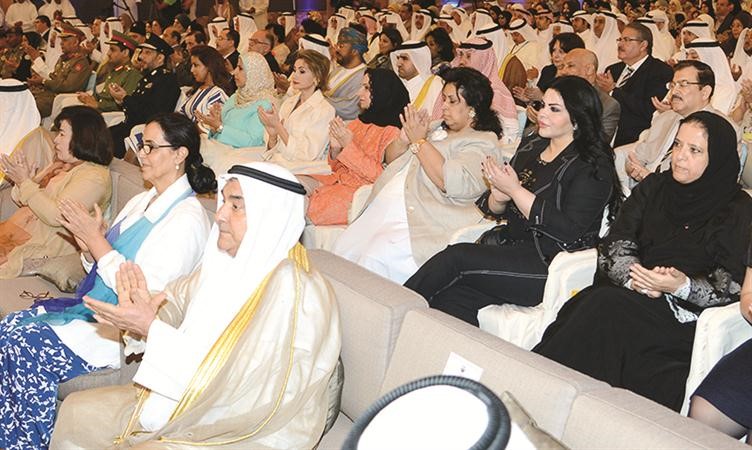 الشيخة دميمونة الصباح والشيخة امثال الاحمد ومجاسم البدر﻿