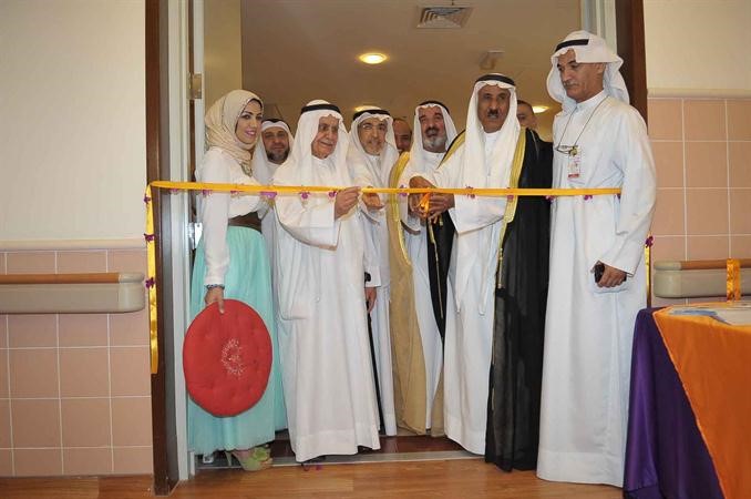 قص الشريط لافتتاح الجناح الجديد﻿