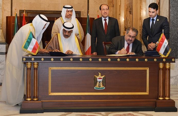 الشيخ صباح الخالد وهوشيار زيباري يوقعان احدى الاتفاقيات﻿