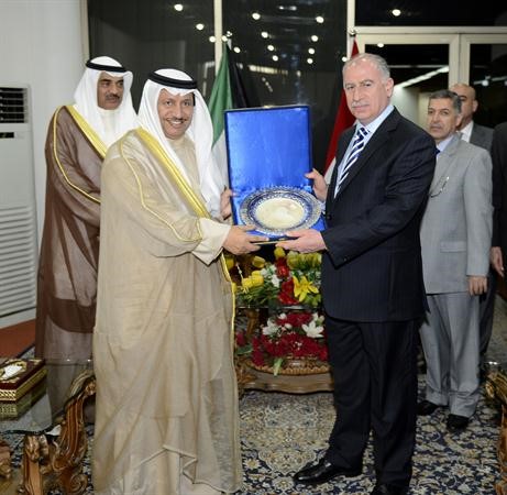 هدية تذكارية لسمو الشيخ جابر المبارك من رئيس مجلس النواب العراقي﻿