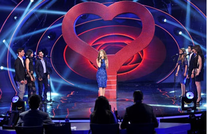 هل هناك من يلقّن نانسي عجرم تعليقاتها على المشتركين؟