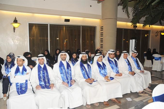 مجموعة من المعلمين المكرمين	انور الكندري﻿
