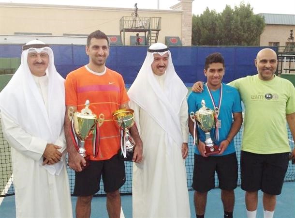 الشيخ احمد الجابر مع عادل الغريب واللاعب محمد الغريب 