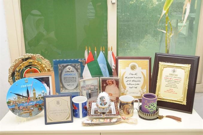 بعض الشهادات والدروع التي حصل عليها