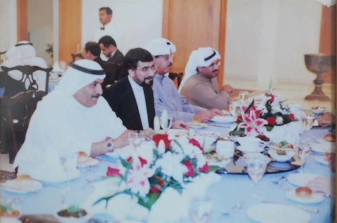 دابراهيم الشكري مع مجموعة من الباحثين في التاريخ
