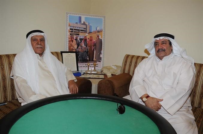 د ابراهيم الشكري مع الزميل منصور الهاجري اثناء اللقاء قاسم باشا