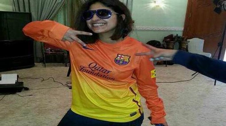 صورة شجون الهاجري بقميص برشلونة تثير جدلاً واسعاً