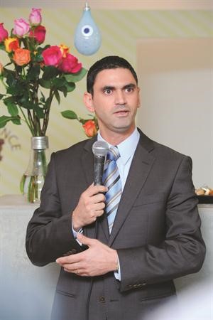 سامي حنا يلقي كلمة﻿