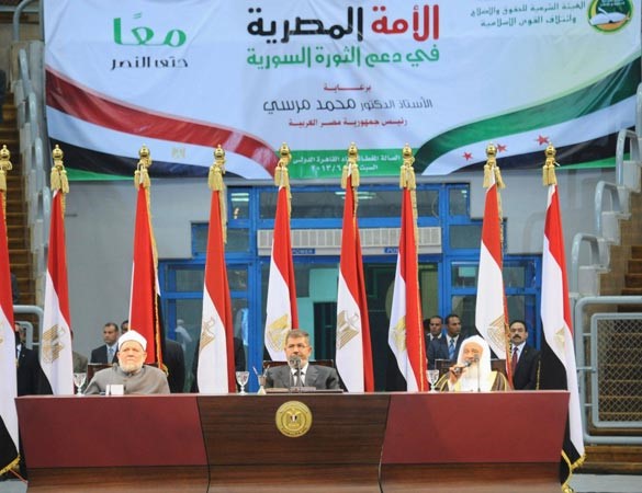 الرئيس د محمد مرسي متحدثا خلال مؤتمر الامة المصرية في دعم الثورة السوريةرويترز