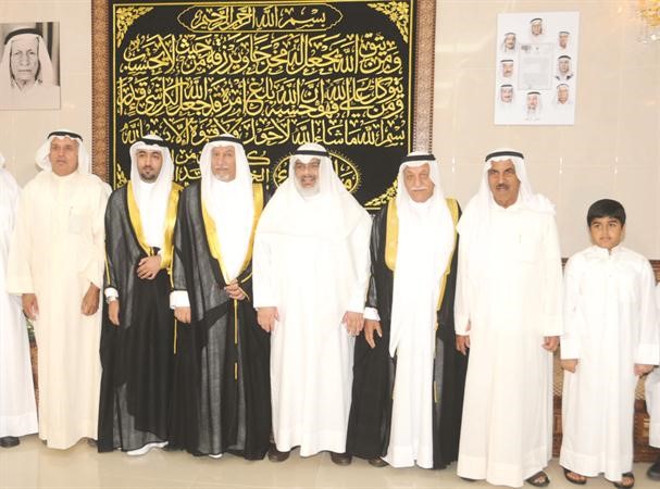 خليفة الراشد وعادل الصرعاوي وعبدالله الرومي يباركون
﻿