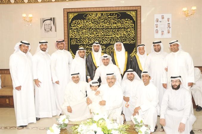 لقطة تذكارية مع المعرس بالمناسبة السعيدة
﻿