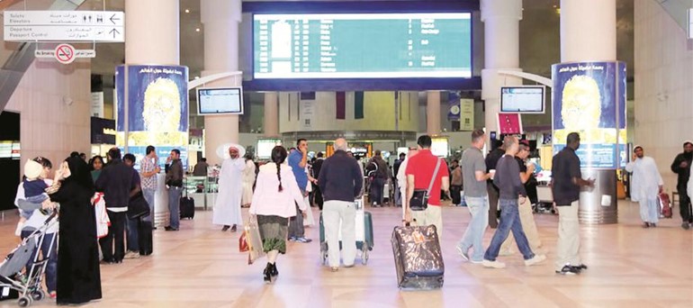 حركة كثيفة يشهدها مطار الكويت عقب انتهاء امتحانات نهاية العام الدراسي