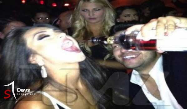 ملكة جمال عراقية تتناول الخمور في حفلة صاخبة