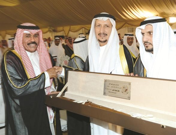 هدية تذكارية لسمو ولي العهد من عدوان الطوالة