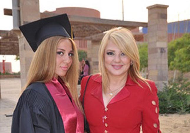الفنانة ندى بسيوني مع ابنتها مها.. هل تشبهها؟ 