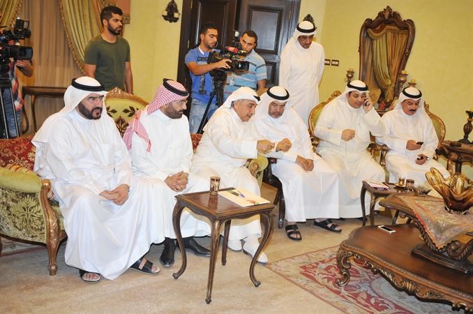 جانب من الاجتماع ويبدو يعقوب الصانع﻿