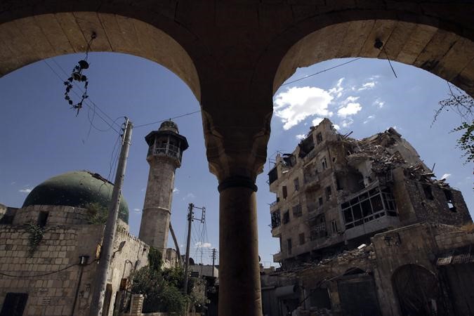 مسجد وابنية مدمرة في حي السيد علي في مدينة حلب امس	 رويترز ﻿