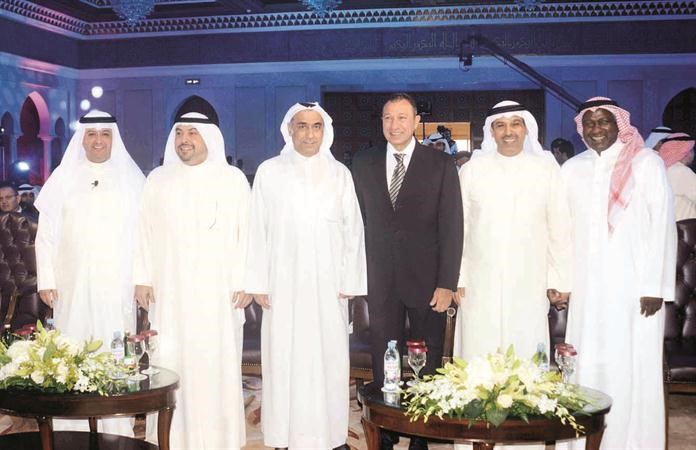 الشيخ طلال الفهد والشيخ طلال المحمد وحمود فليطح مع جاسم يعقوب ومحمود الخطيب وماجد عبدالله 