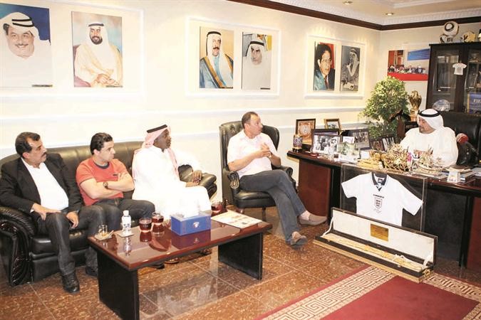 الفهد مستقبلا نجوم الكرة العربية في الاتحاد