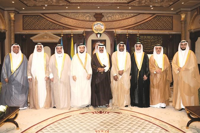 سمو ولي العهد الشيخ نواف الاحمد مستقبلا المعوشرجي ورئيس واعضاء الهيئة العامة لمكافحة الفساد﻿