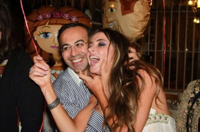 بالصور.. أحلام تحتفل بعيد زواجها وتنافس رونالدو في الترويج لكنتاكي 
