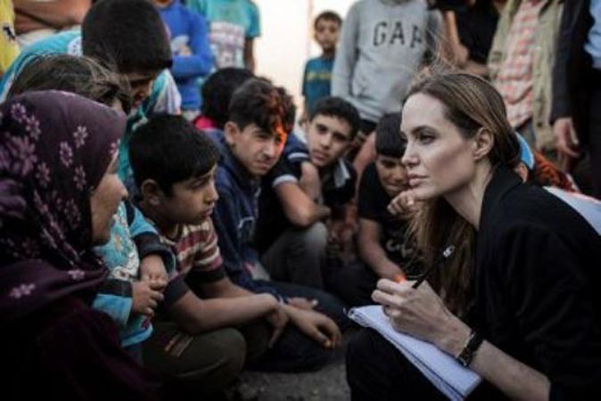 انجلينا جولي مع " السوريين " .. ومشاهير العرب يغيبون