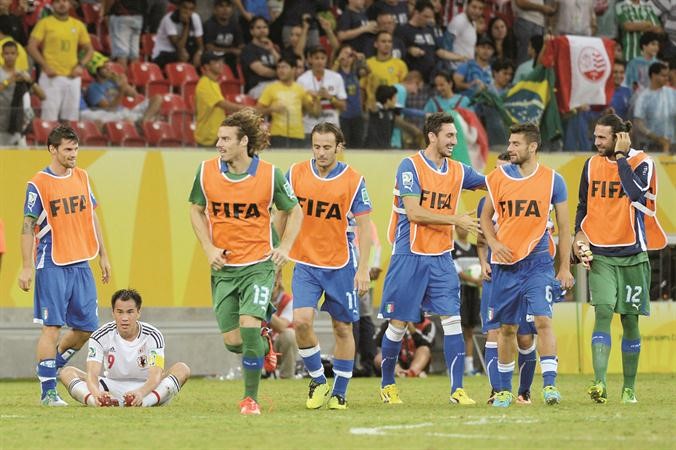 فرحة لاعبي ايطاليا بالتاهل الى نصف النهائي ﻿