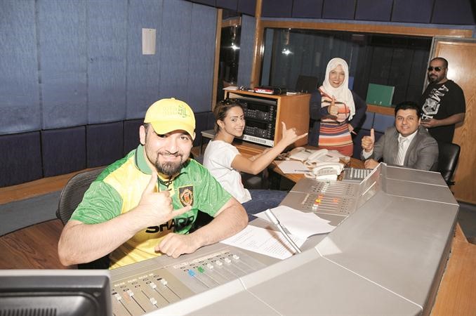 المخرج المبدع هاني عبدالصمد وحركة رونالدينيو من فاطمة وابتسام ﻿