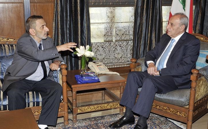 رئيس البرلمان اللبناني نبيه بري مستقبلا الفنان زياد الرحباني محمود الطويل