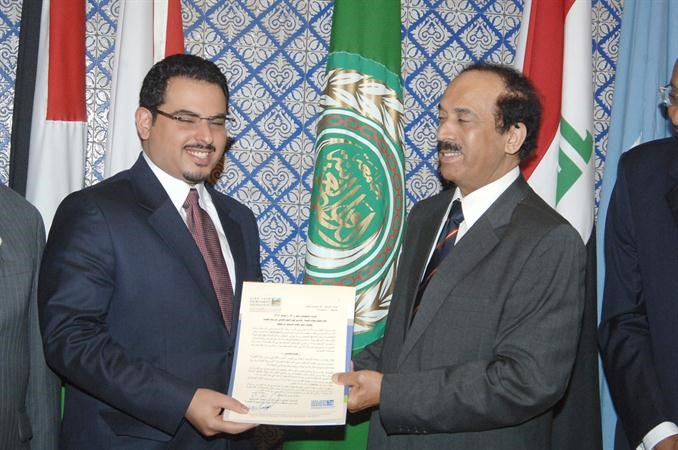 القناعي لدى تسلمه منصب رئيس مكتب الاستثمار في المنظمة العربيةالاوروبية للبيئة