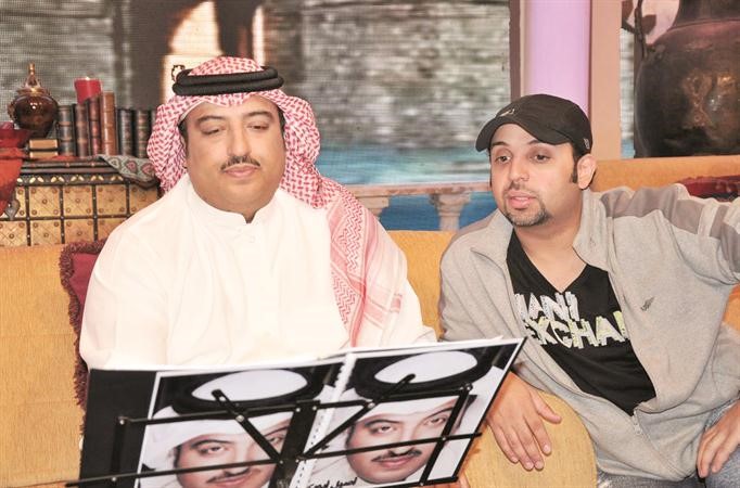 المخرج فيصل يماني مع اصيل ابوبكر قبل التصوير