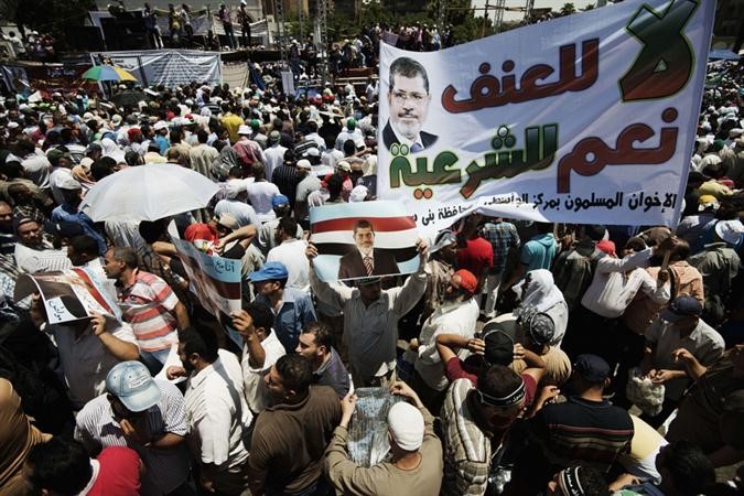 الاف المؤيدين للرئيس المصري خلال تظاهرتهم لا للعنف امس افپ
