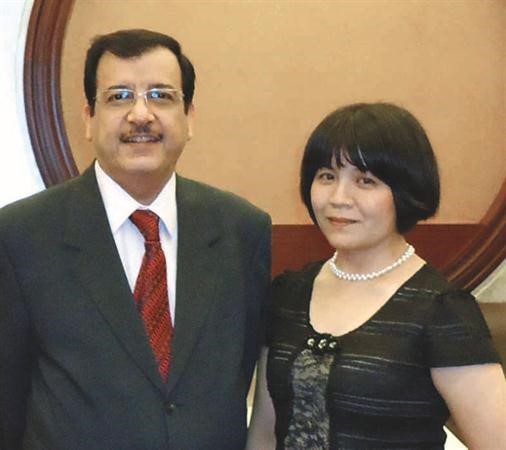  سيى يئ خوا والقنصل العام في مدينة غوانزو عبدالوهاب الصقر 